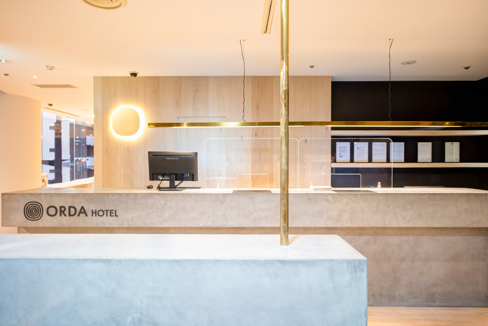 制作事例：ORDA HOTEL（千葉市）の開放的なフロント