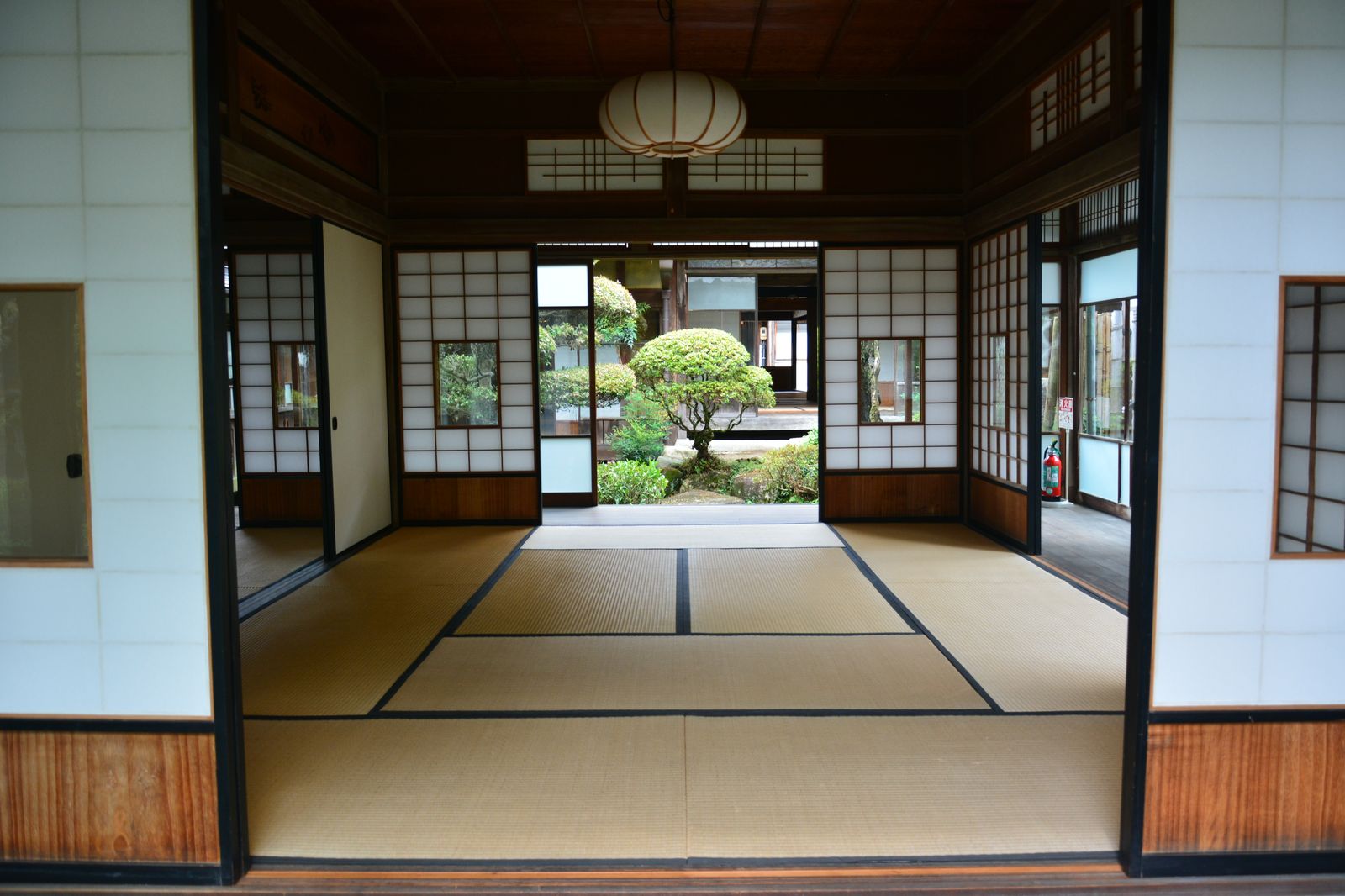 許可ごと引き継いでもらえるのか知りたい